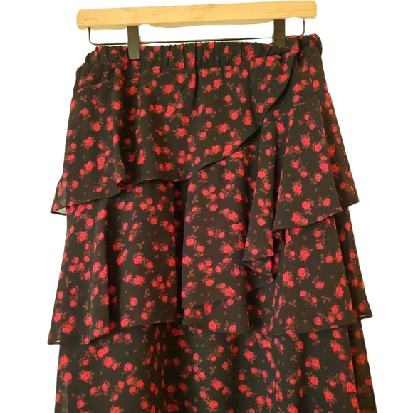 Michael Kor flowy skirt, floral print, black and red, Women's size Petite Small - Picture 2 of 4
